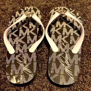 Michael Kors flip flops NWOT 7/8